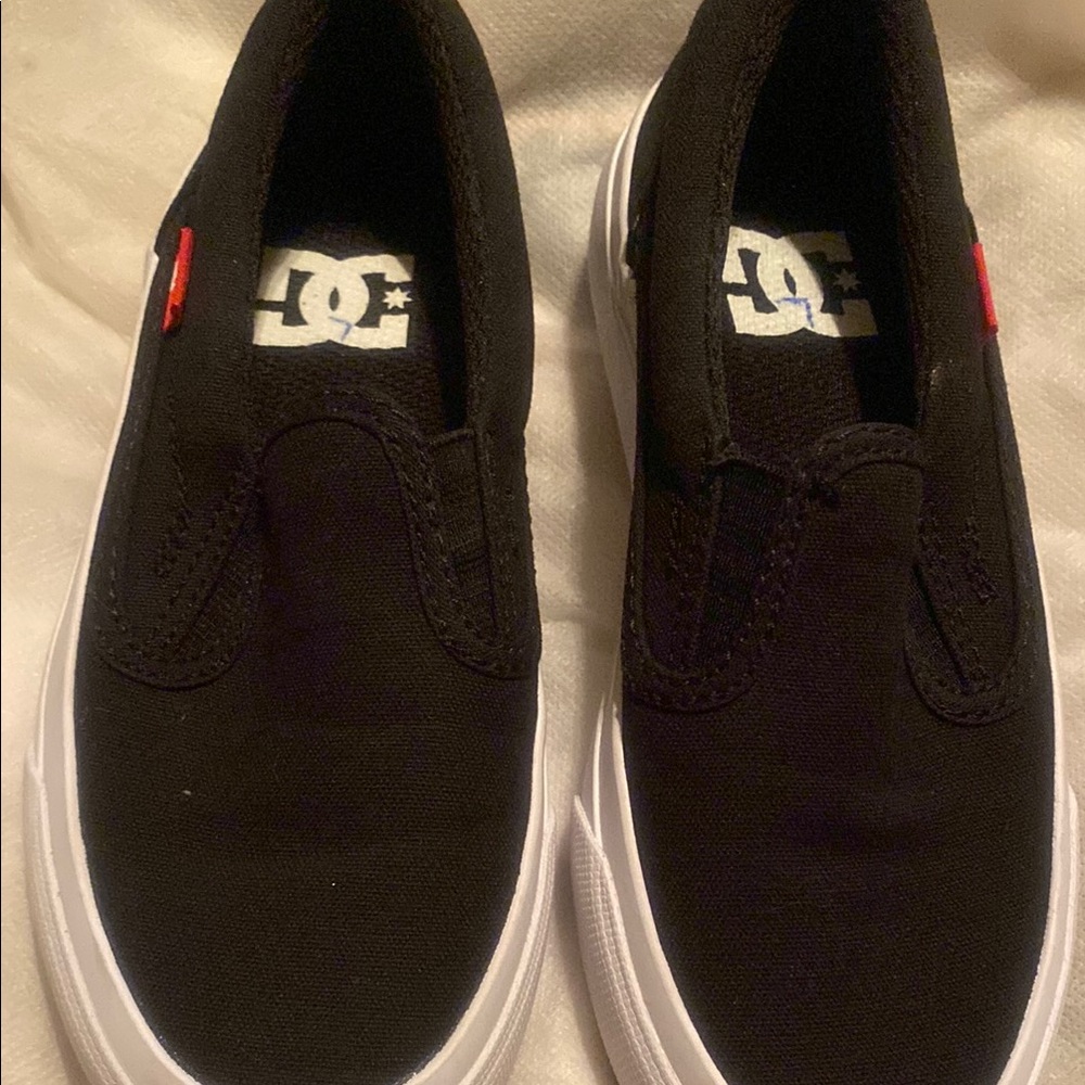 DC Black Slip-On Sneakers Classic Skate Design